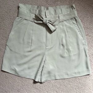 NWT Banana Republic Paper Bag Waist Shorts with Tie Belt- Color: Stone Sz:6